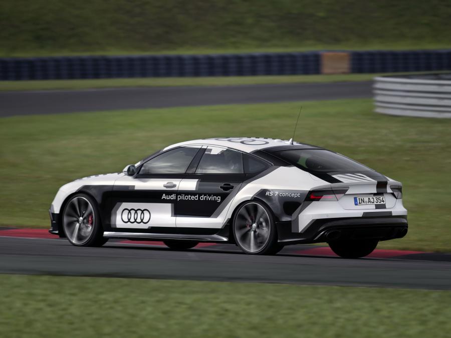  Audi RS7 Sportback Piloted Driving Concept 2014 года  (фото 12 из 22)